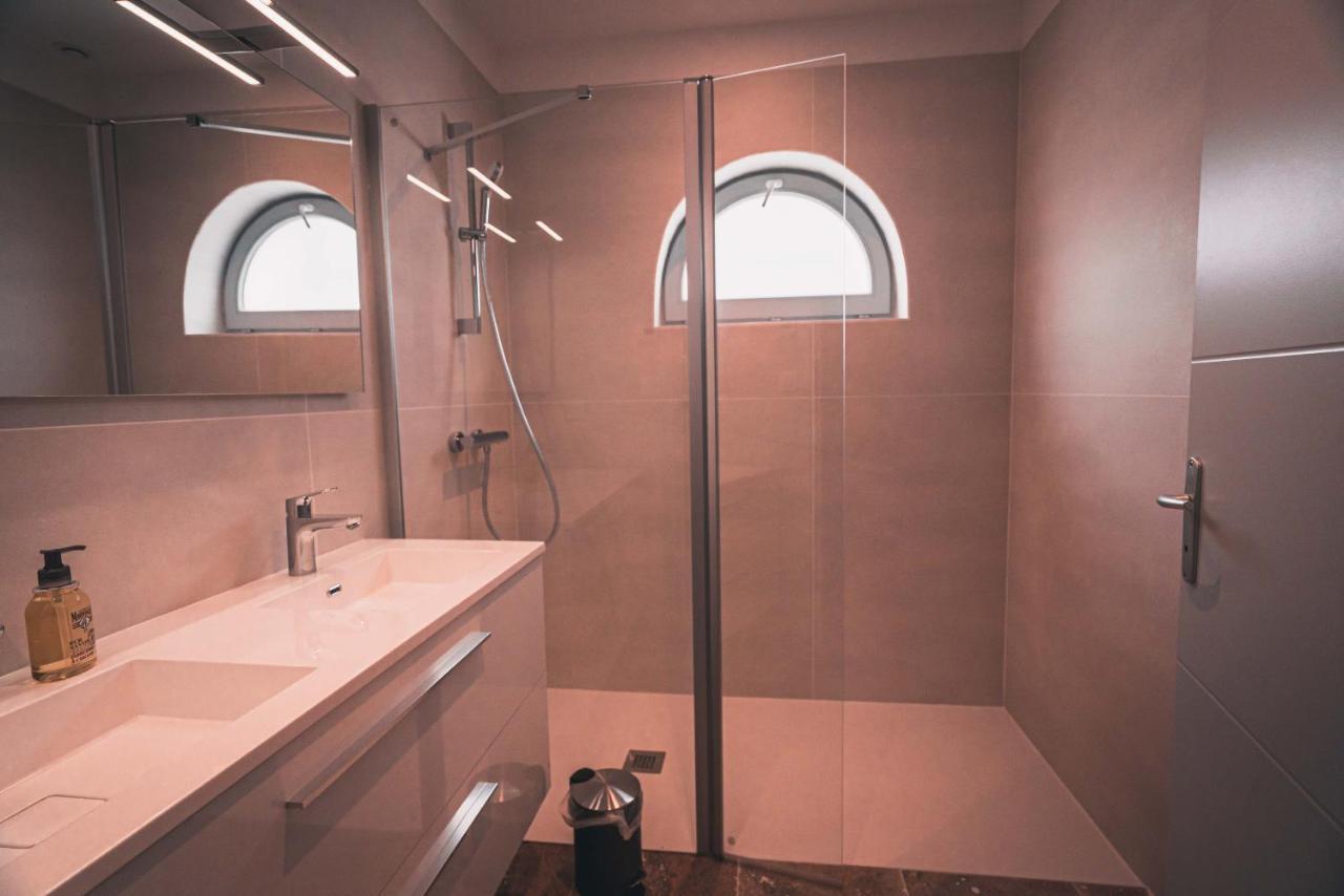 Appartement Avec Cour Privee Centre Ville Classe 4 Etoiles Remparts 1 Ла-Рошель Экстерьер фото